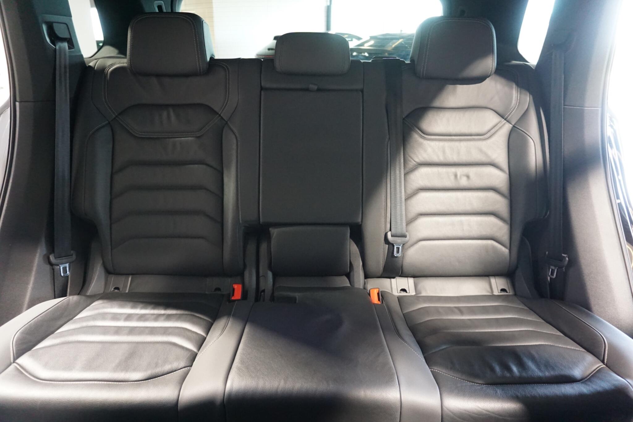 Volkswagen Touareg 3.0 TDI V6 Black Edition SUV 5dr Diesel Tiptronic 4Motion Euro 6 (s/s) (286 ps)